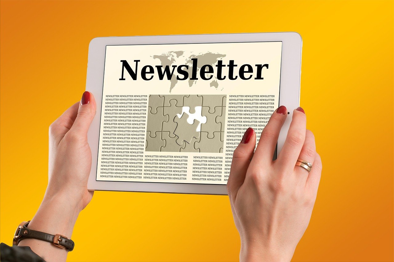 newsletter, hands, smartphone-2123473.jpg